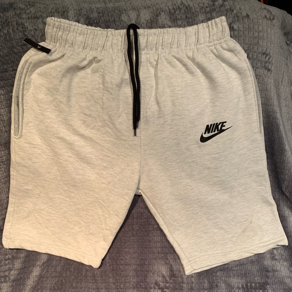 Brand new Nike Fleece Tech Shorts Men’s XL